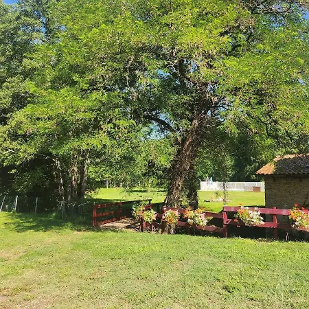 Au Bord De L'eau Piscine & * Bretenoux