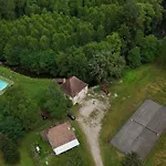 Au Bord De L'eau Piscine&spa Hébergement de vacances *