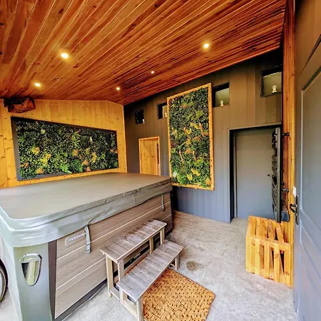 Au Bord De L'eau Piscine&spa Hébergement de vacances